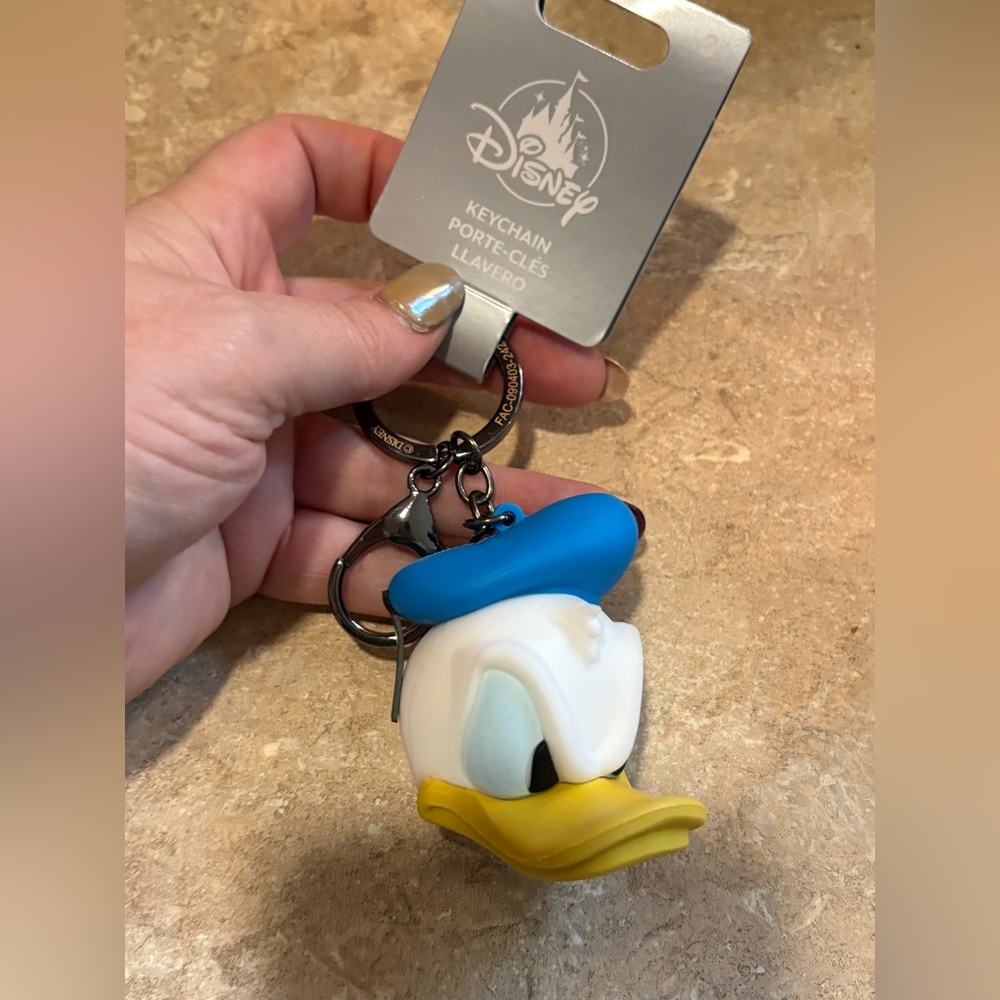2024 DISNEY PARKS Donald Duck Angry Face Head Flair Keychain Bag Charm NWT